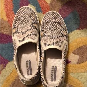 Snakeskin shoes (faux)
